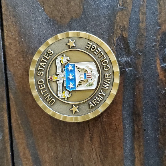 🌲U S Army War College Challenge Coin - Picture 2 of 3